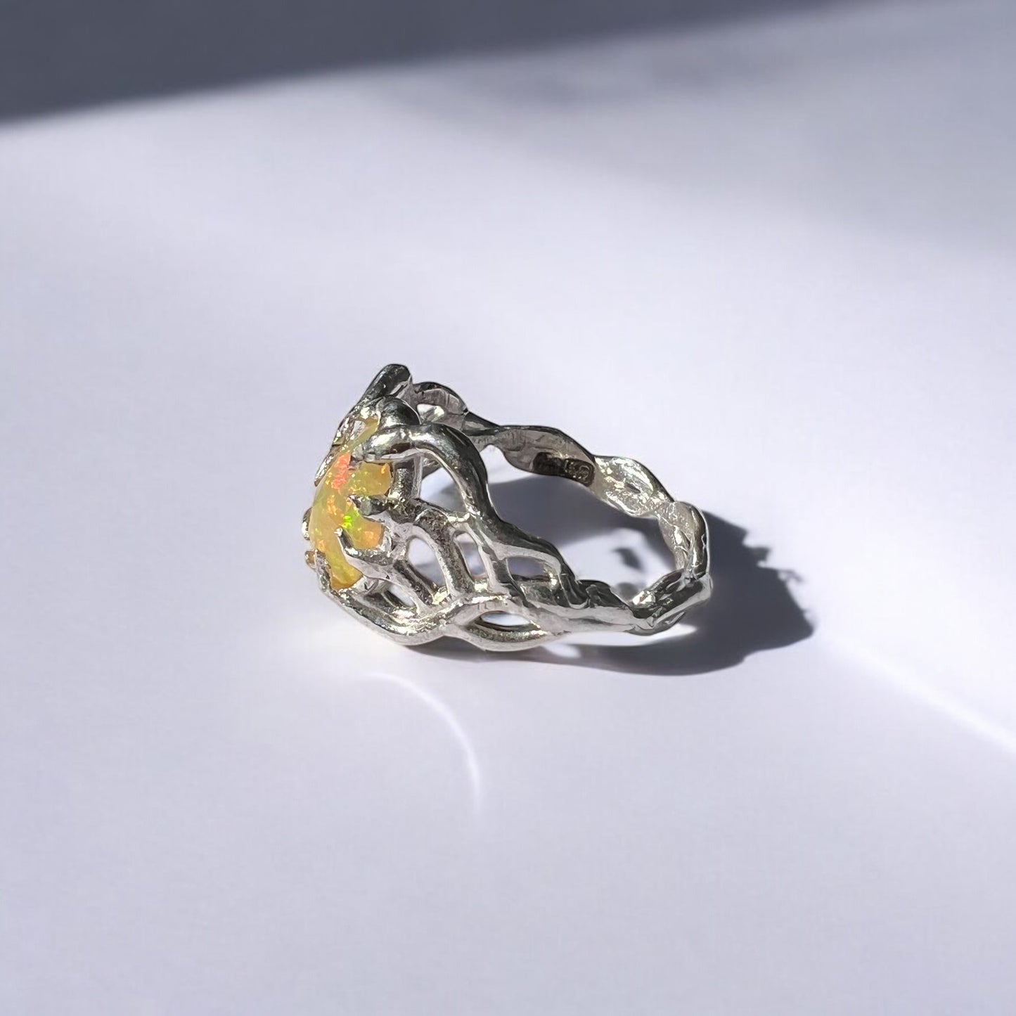caligo: opal α
