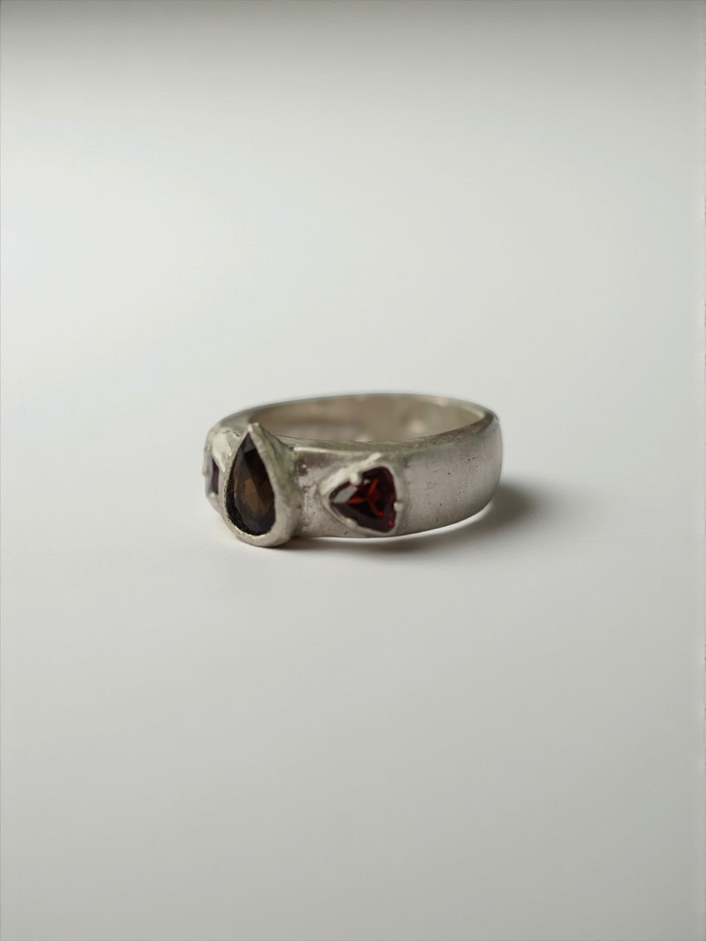 impudeur: turmalin z granatami