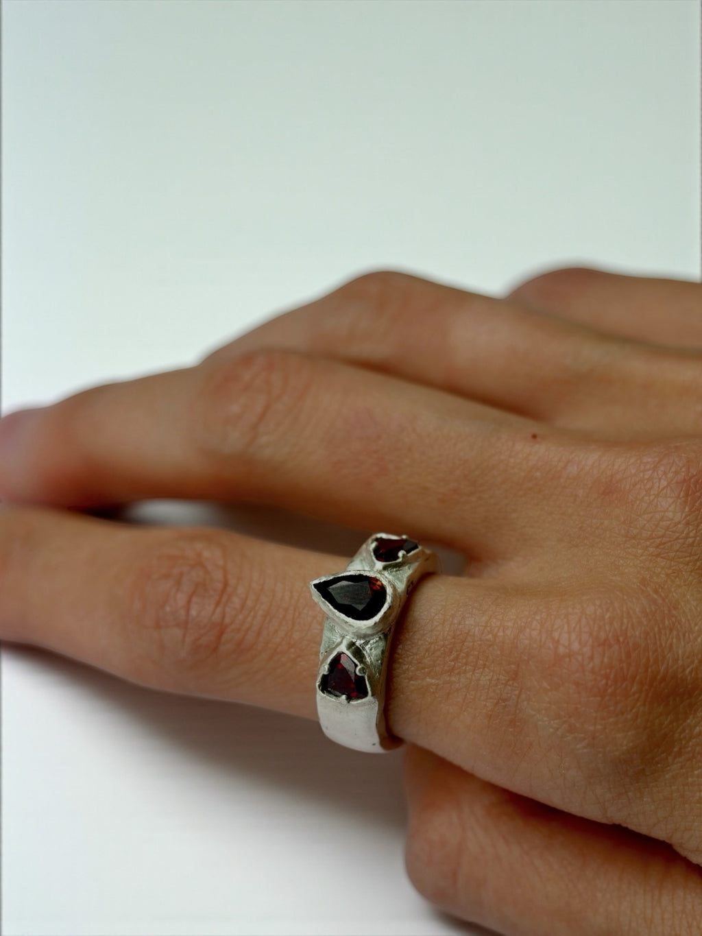 impudeur: turmalin z granatami